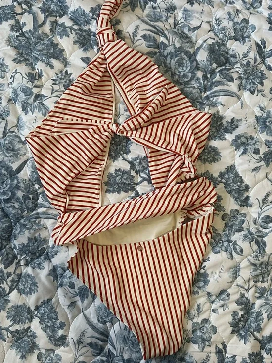 For love and lemons Havana O ring swimsuit striped one piece - Picture 9 of 13